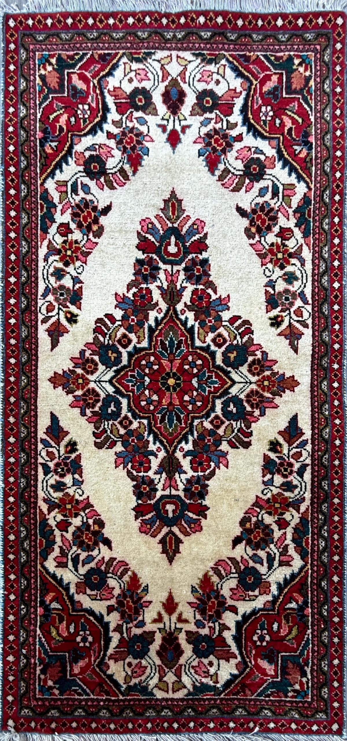4×2 ft Vintage 1980s Saroukh Wool Rug: Hand-Knotted Oriental Carpet