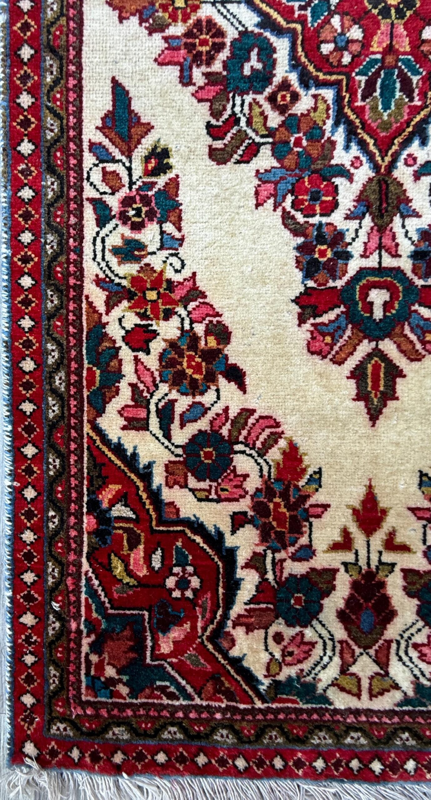 4×2 ft Vintage 1980s Saroukh Wool Rug: Hand-Knotted Oriental Carpet
