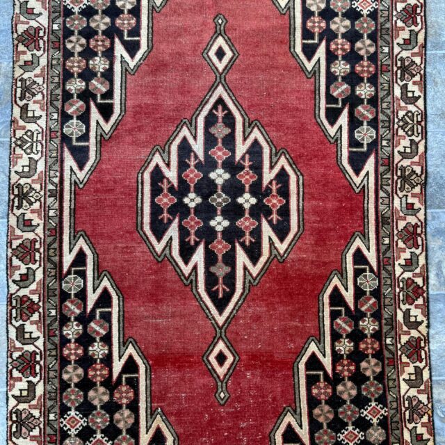 Vintage 1930s Turkish Wool Rug: 3×6 ft Farmhouse Geometric Hand-Knotted Carpet