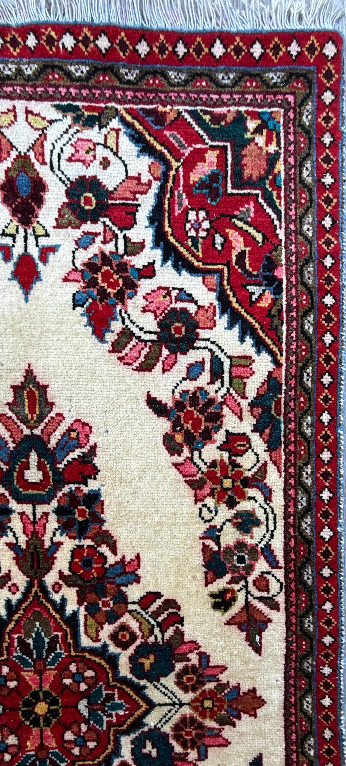 4×2 ft Vintage 1980s Saroukh Wool Rug: Hand-Knotted Oriental Carpet